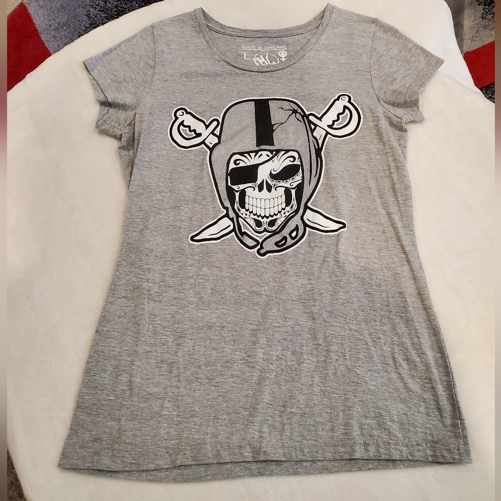 Raider Nation Women's Gray Tee NWOT Size Large